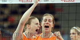 Thumb_netherlands-players-i-chaine-staelens-l-and-caroline-wensink-r-celebrate-fnw74m-001